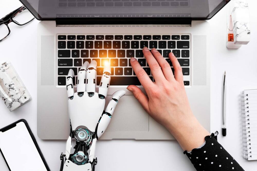 La <b>inteligencia artificial</b> no viene por tu trabajo, sino por tus tareas repetitivas - 100% seguro thumbnail