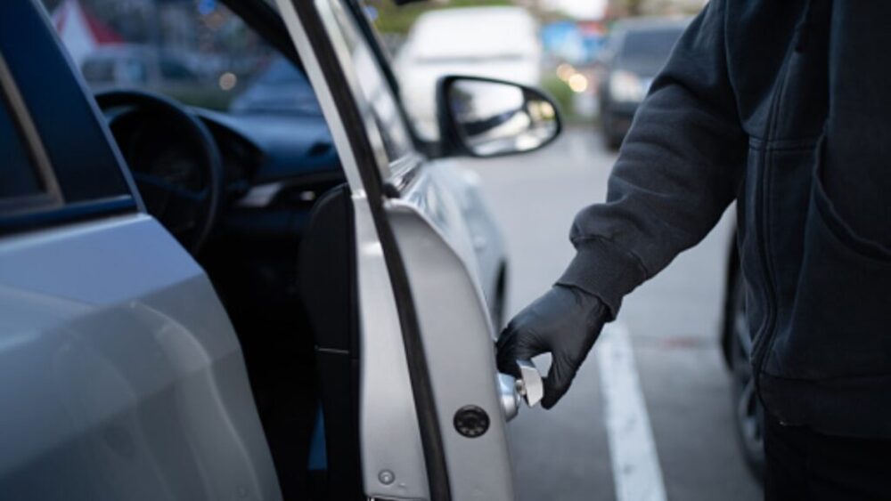 La mayor parte de los robos de autos ya no son en banda, son en pareja ...